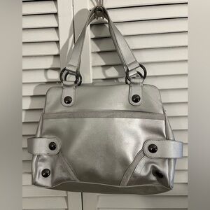 Soft silver metallic handbag, no name